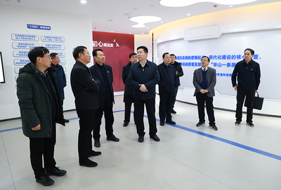 深化校地合作，共育創(chuàng)新人才——黃河交通學(xué)院理事長(zhǎng)李順興一行赴焦作市產(chǎn)業(yè)技術(shù)科學(xué)院參觀交流
