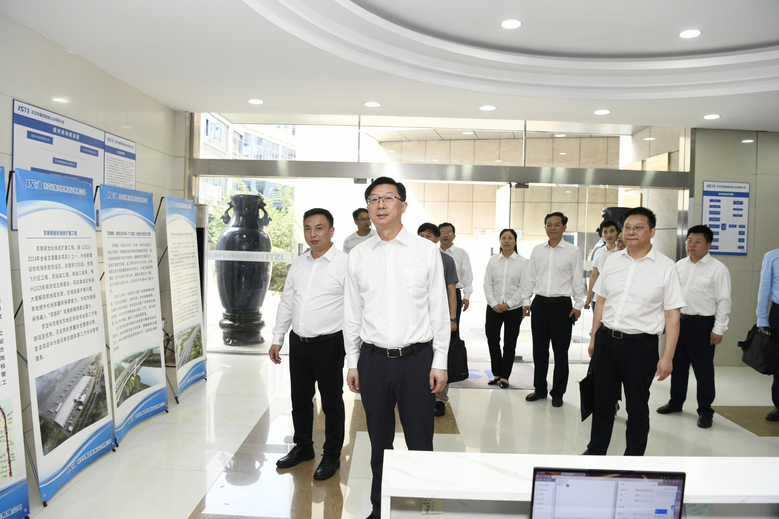 省交通運(yùn)輸廳吳永宏廳長(zhǎng)蒞臨我校開展調(diào)研慰問工作